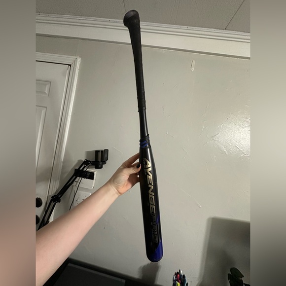 SOLD Avenge Pro Softball Bat Fastpitch - Picture 1 of 4